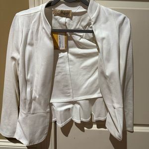 Hybrid & Company white blazer. New with tags. Size medium